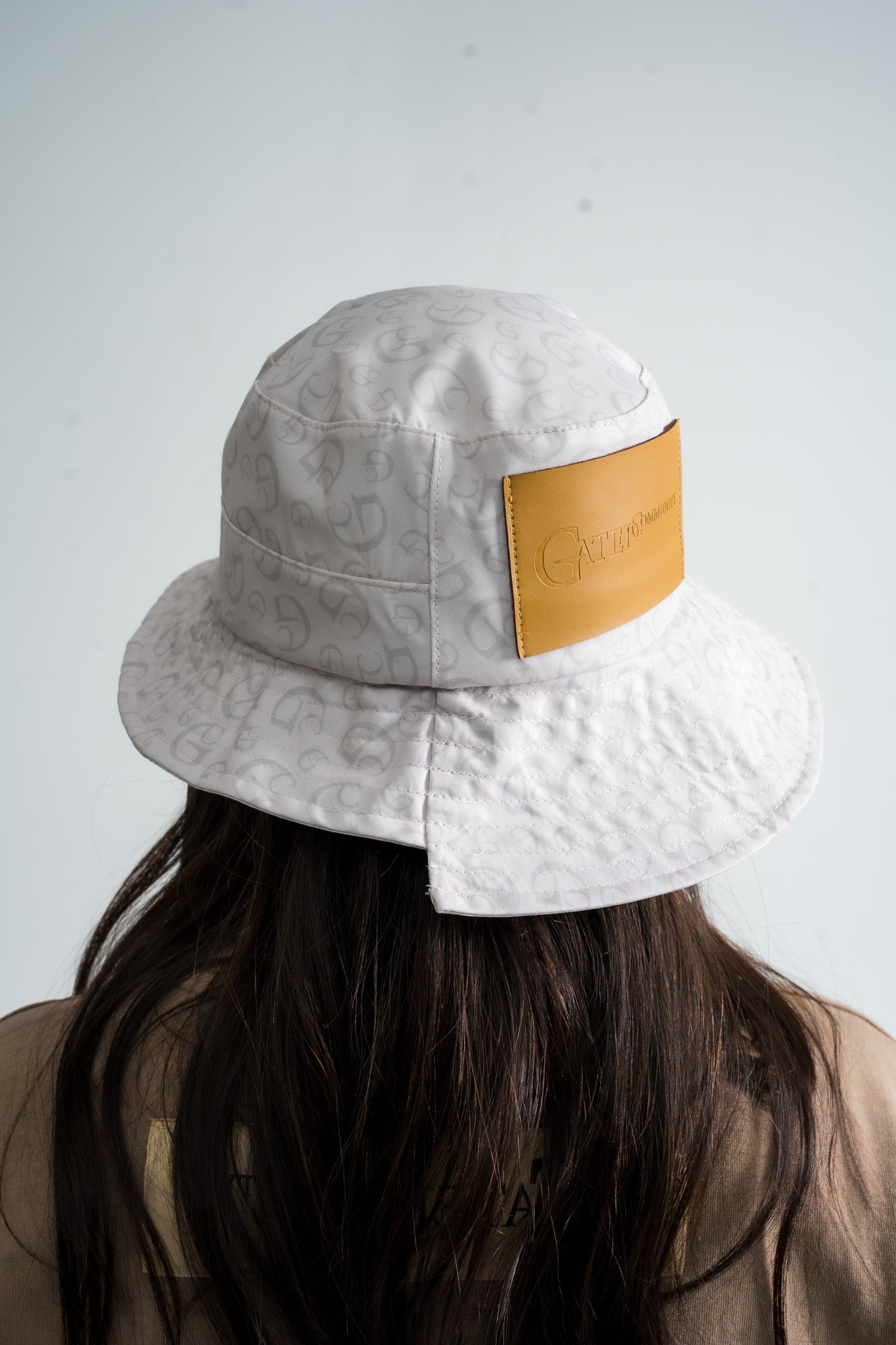 Sail/taupe/beige  Leather patch bucket hat